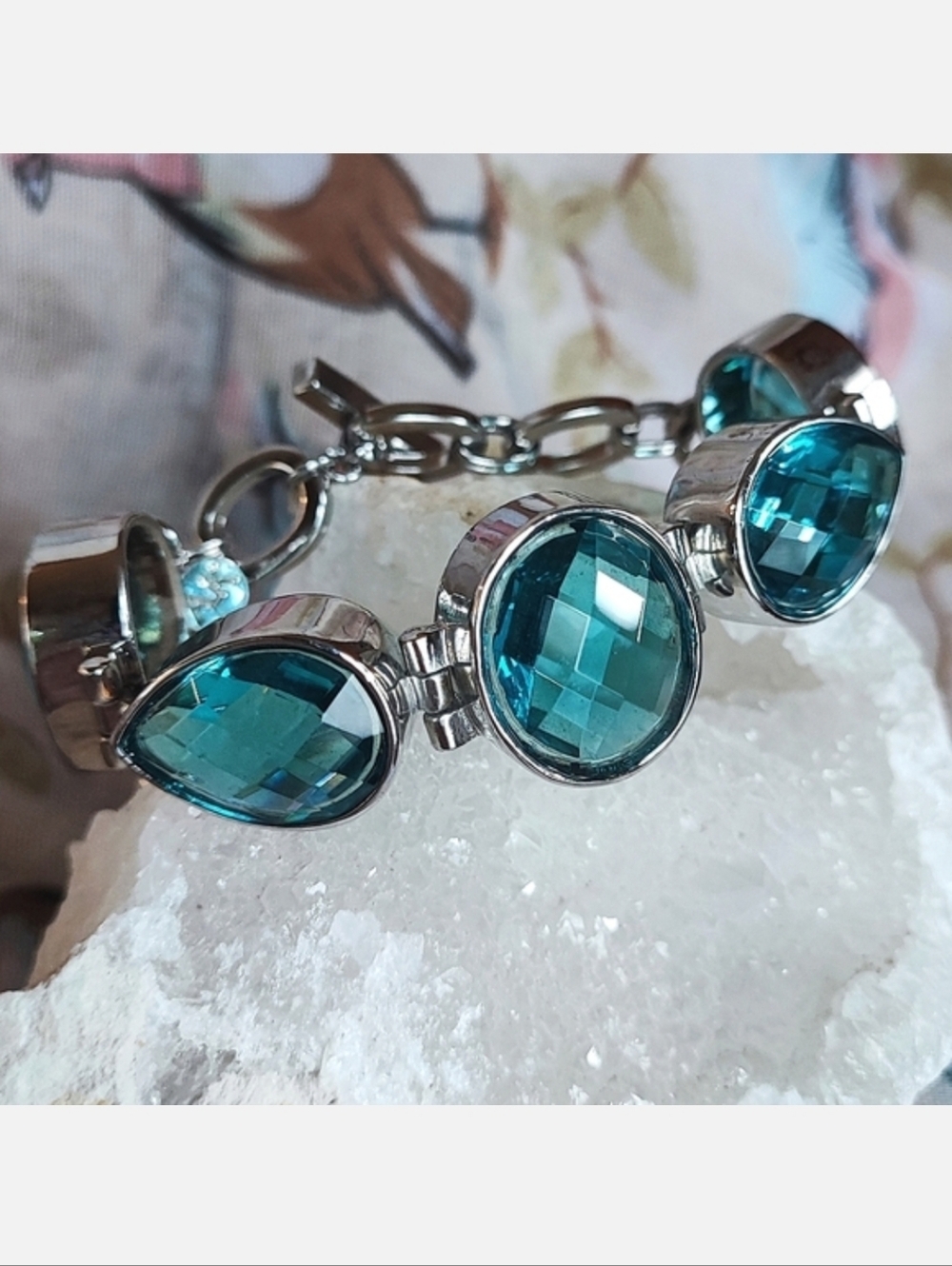 Anne Klein AK Aqua Blue Faceted Bracelet Heavy Silver Tone Glass? Stone? Elbaite